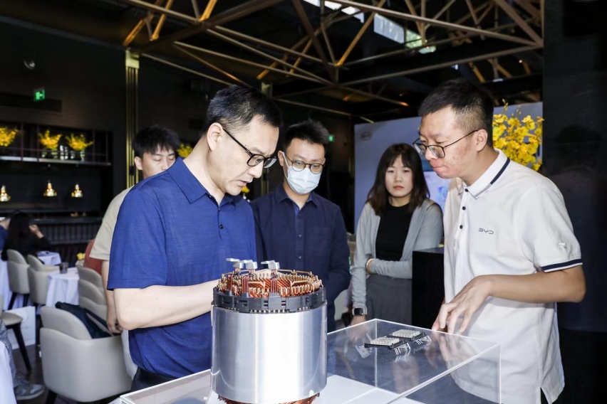 除了刀片电池、DM-i 比亚迪还有哪些底牌？