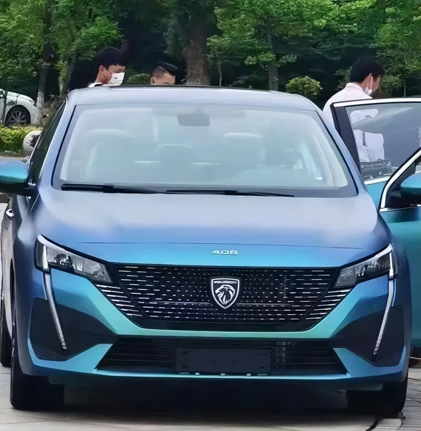 小狮子换标了？新标致408将使用新“狮标”，或11万起售