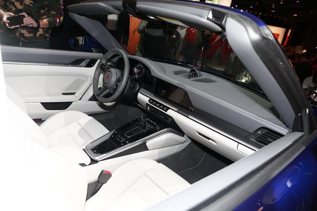 全新保时捷911 Carrera 4S 最大马力309匹 零到百公里只需3.7秒