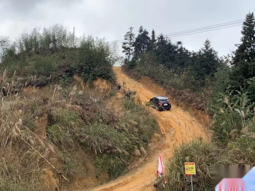 越野性能超预期，试驾东风风光ix7挑战48°驼峰！