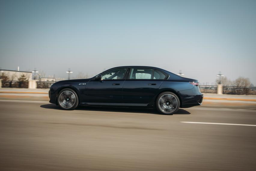 BMW i7：电动之美