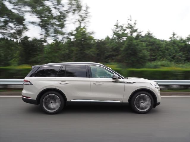 3.0T+10AT的动力表现有多香？试全新林肯飞行家｜试车