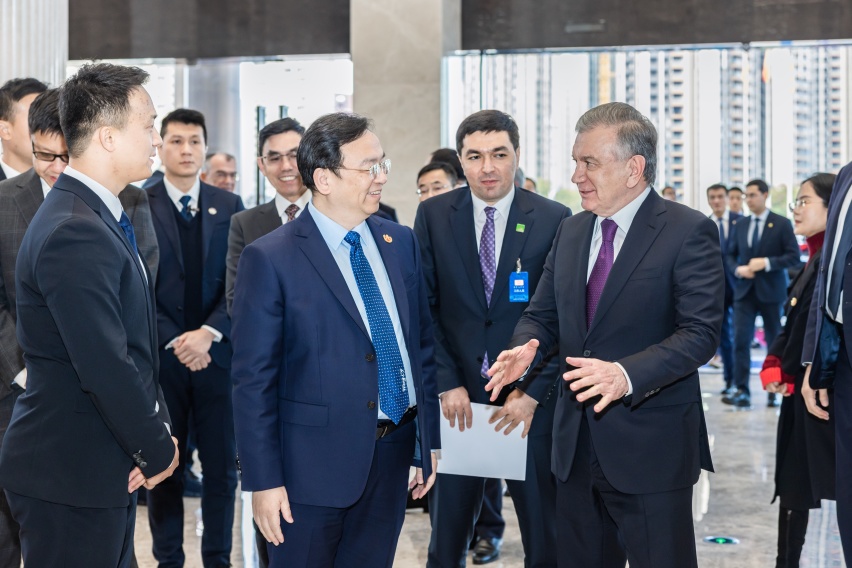 乌兹别克斯坦总统访问比亚迪 并出席比亚迪乌兹别克斯坦工厂投产仪式