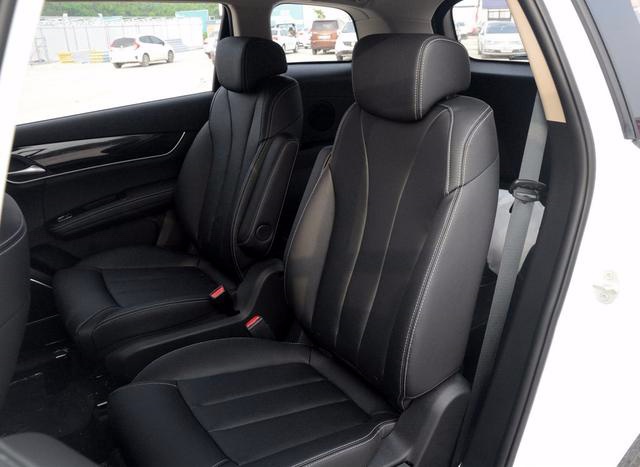10万级6座MPV，2+2+2布局，中控屏像ipad，网友：这是买屏送车