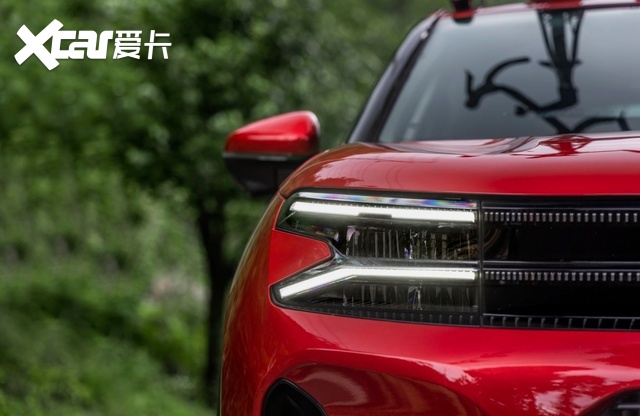 东风雪铁龙天逸BEYOND，提供1.6T和1.8T，标配爱信8AT