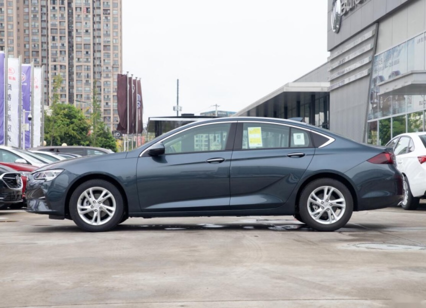 15万预算别看A+级轿车,别克君威不香吗?