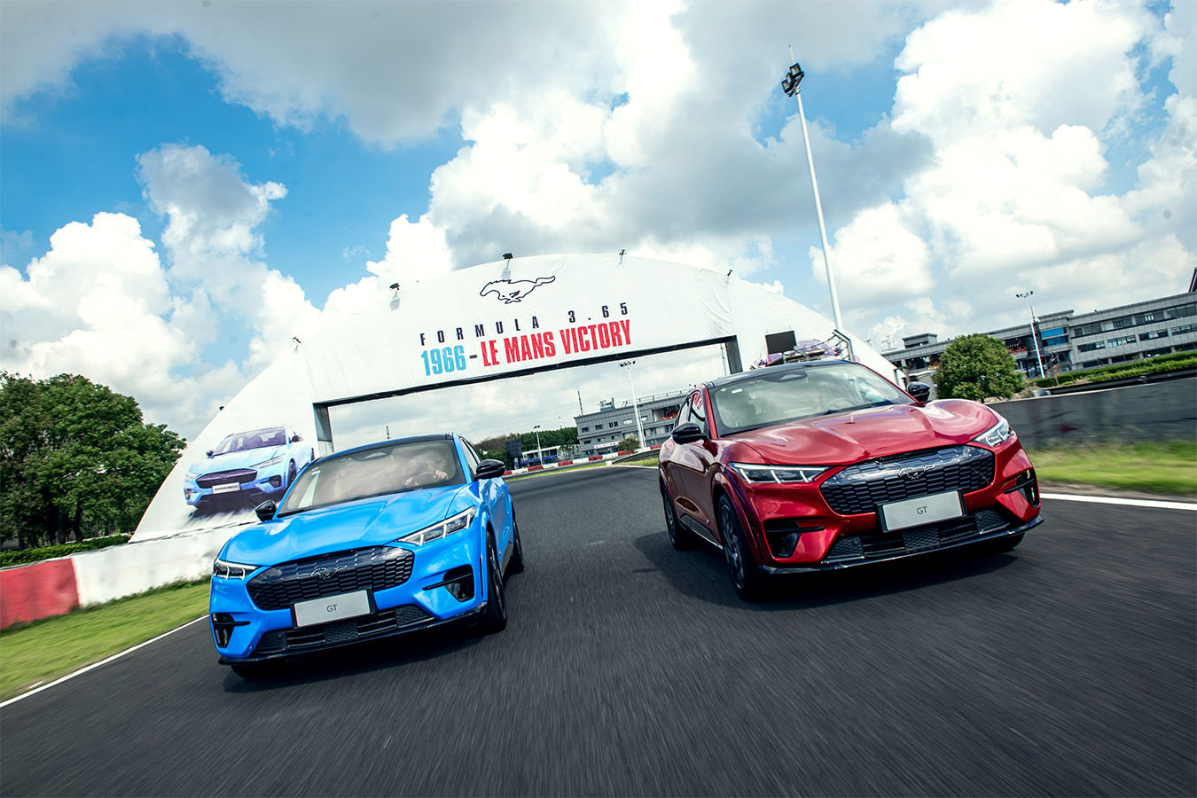 ԇ�{����Mustang Mach-E GT �졢�����ʵĲ���Ұ�R����