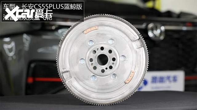 机械控粉丝们应该知道,发动机离不开飞轮,它同时承载着缓冲,帮助活塞