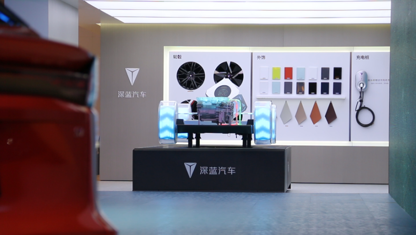 加速电动时代，深蓝汽车携双子星产品矩阵首次亮相上海车展