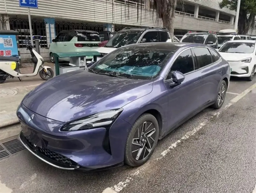 【E汽车】宝骏云光实车现身街头
