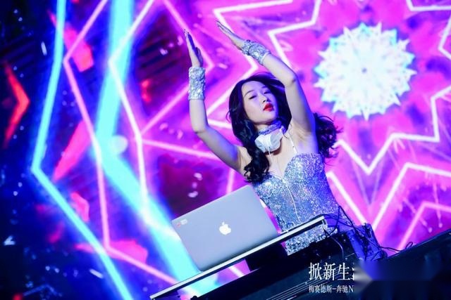 还是奔驰会玩！带福州车友看LOL总决赛、Coser秀
