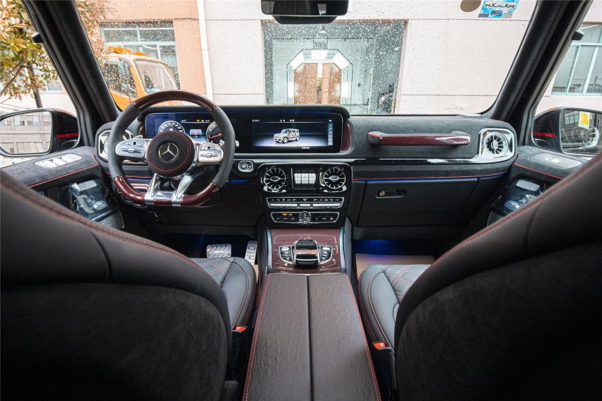 700马力与1000牛·米扭矩，迈莎锐AMG G63 P700卖498万贵不贵？