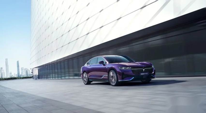 “智稳CEO”岚图追光PHEV 25.28万元起上市