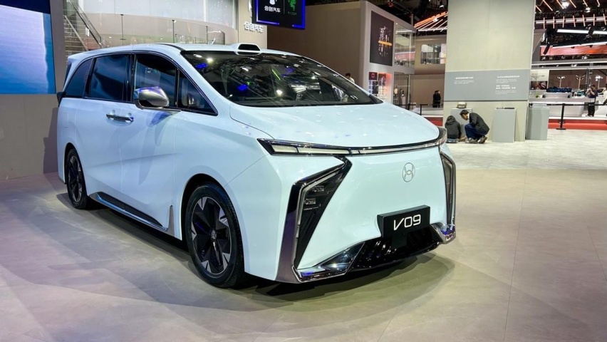 这造型有点像国产车，雷克萨斯全新一代LM亮相上海车展