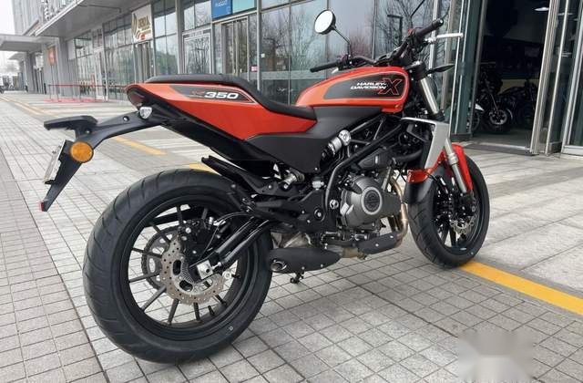 3万多即可圆梦？双缸水冷350cc，复古运动外观，年轻人第一辆哈雷！