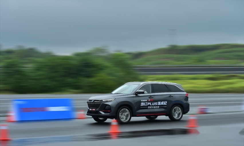 要SUV，要10万块，还要性价比，那长安欧尚X7 PLUS你一定绕不开