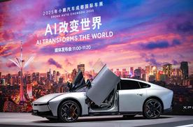 携AI科技全明星阵容亮相成都车展！小鹏汽车展台人气火爆，全新小鹏P7锁定C位！