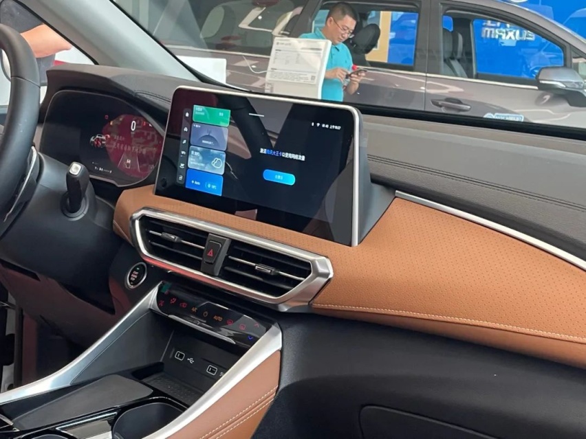 实拍上汽大通MAXUS G50 PLUS，价格亲民，实用性能否满足三孩