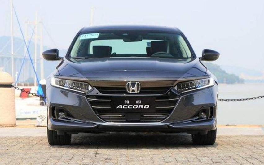 本田思域1.0T车型使用了215mm的窄胎
