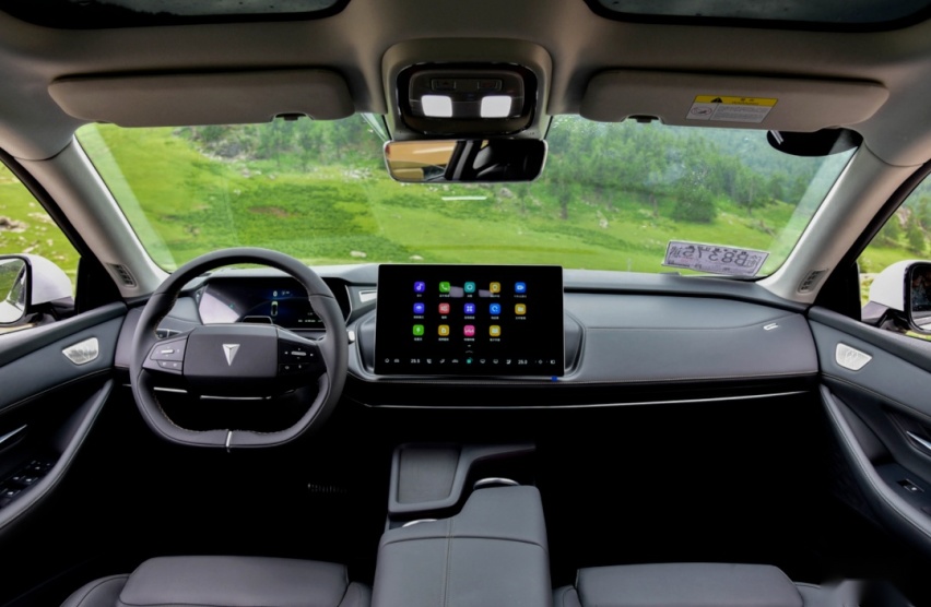 比Model 3更值得买！长安深蓝SL03上市，16.89万元起