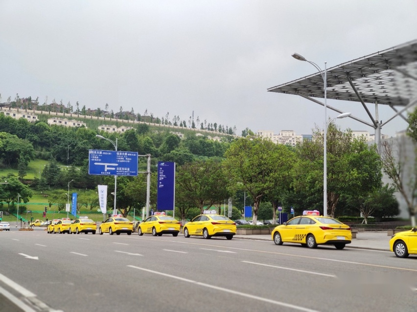 重庆“黄色法拉利”更新｜长安逸动EV460换电版，20秒即换电