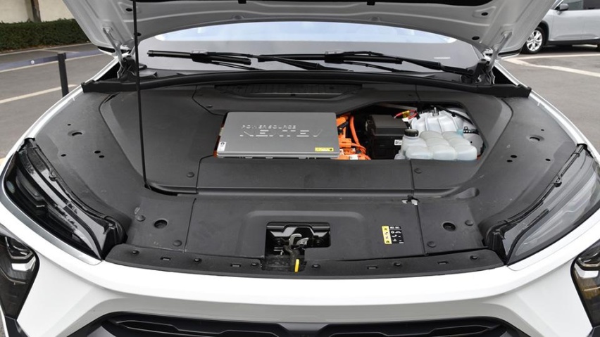 30万级纯电SUV，用激光雷达的全新ES6和Model Y谁更值？