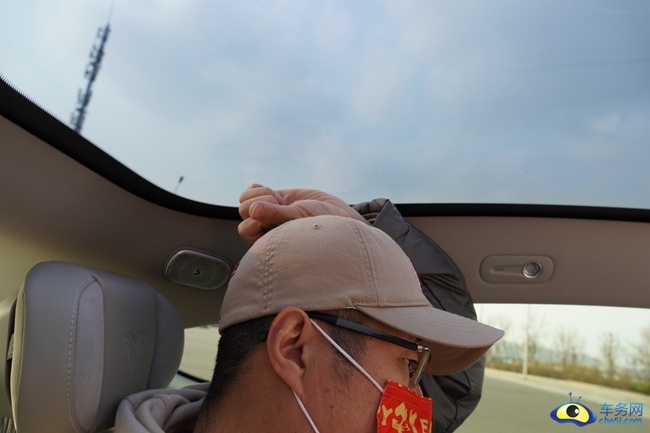 试驾哪吒S増程版 运动型旗舰智享轿跑