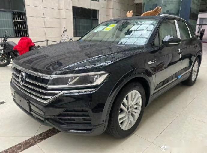 进口大众途锐不到40万了！买理想还是买途锐？