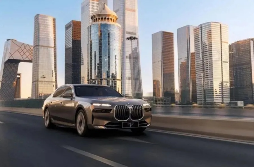 【e汽车】“最强BMW i7”强在哪？只有试了才知道