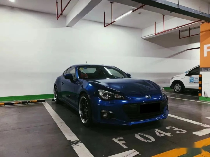 颜值与性能都在线的斯巴鲁BRZ，姿态风外观下有着300匹轮上马力