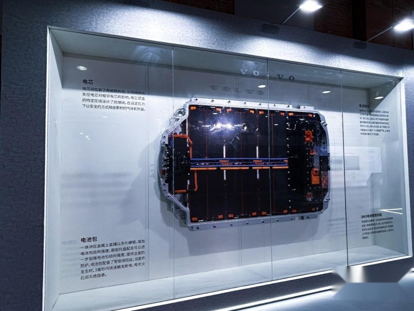 沃尔沃EX90重新定义智能安全，被动安全和电池安全不容忽视