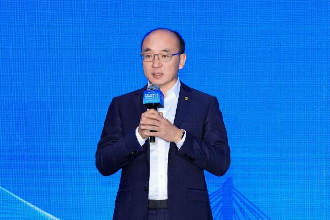 中国首个豪华汽车品牌闪充委员会成立，路特斯引领豪华补能新标准