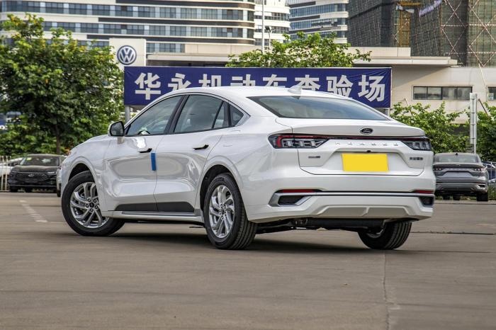 售15.98万，配2.0T+8AT，新蒙迪欧“乞丐版”你们觉得怎么样？