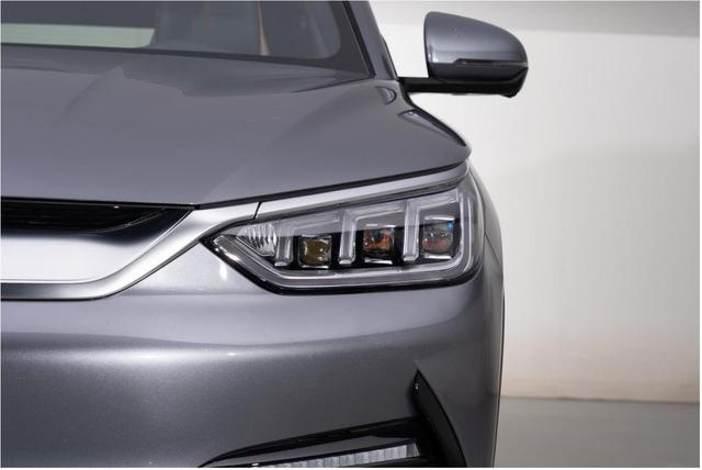 零跑C11 PK宋PLUS EV：豪华与智能竟可兼得？