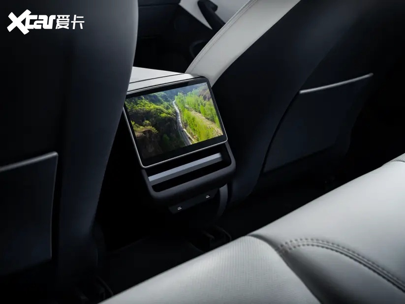 车顶换挡、按键大灯、取消倒车雷达！新款Model 3凭什么涨价2万8？