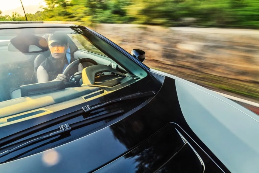 SCC洪恩体验宝马i8 Roadster：这款跑车将成为经典