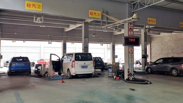 明明用车更轻松了，为什么说年检改革是宣判燃油车“死缓”？
