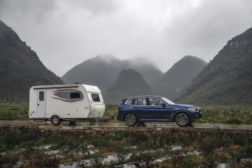 与新BMW iX3和新BMW X3同行，让“每一程都了不起”