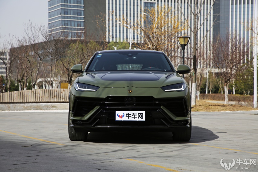 超级SUV继续登峰造极 试驾兰博基尼Urus Performante