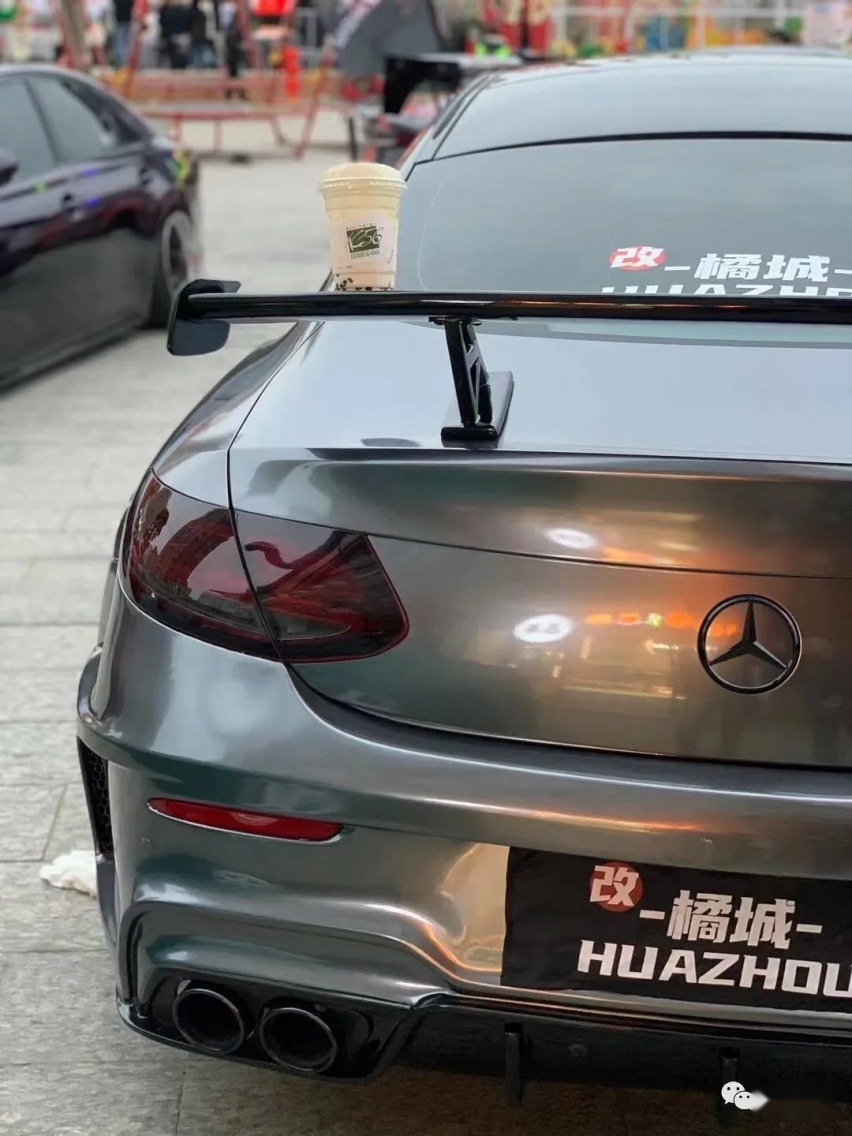赶在过年前换奔驰C Coupe，加班加点割完宽体快乐过新年