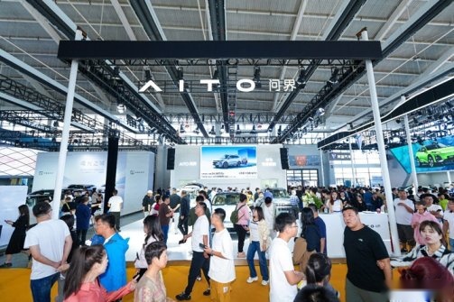 25万以内最好的SUV！ AITO问界新M7大五座亮相沈阳十一国际车展