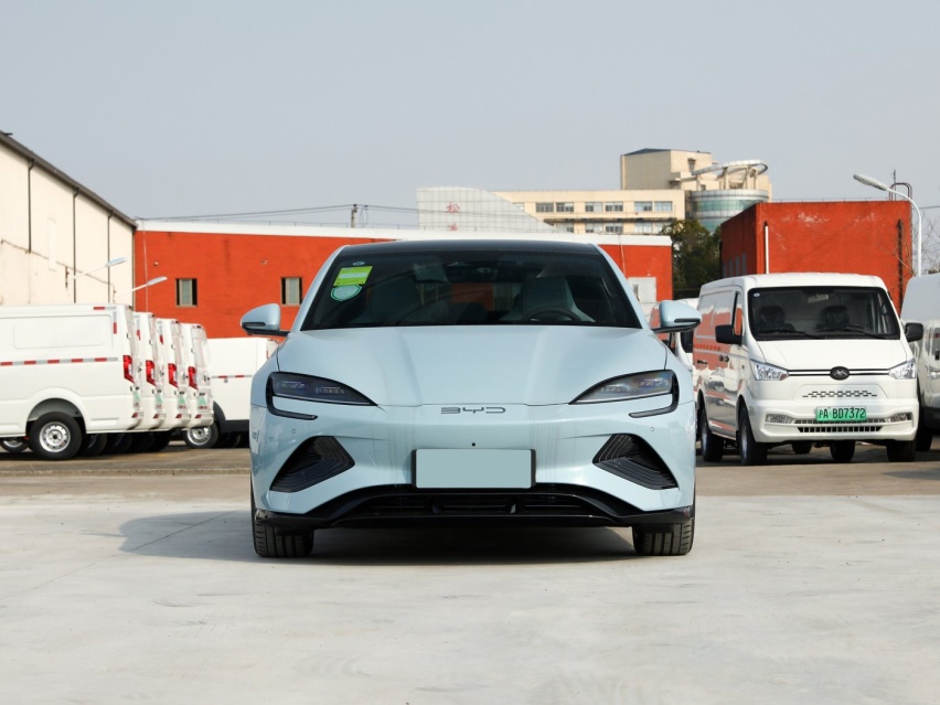 比亚迪海豹、长安深蓝SL03和特斯拉Model 3怎么选