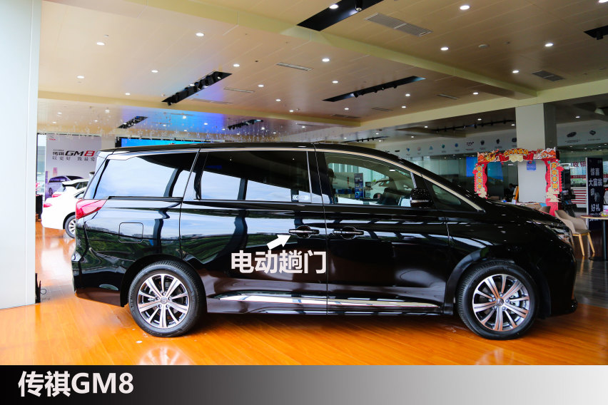 同是中大型MPV 价格相差8万元 这两款车怎么选？