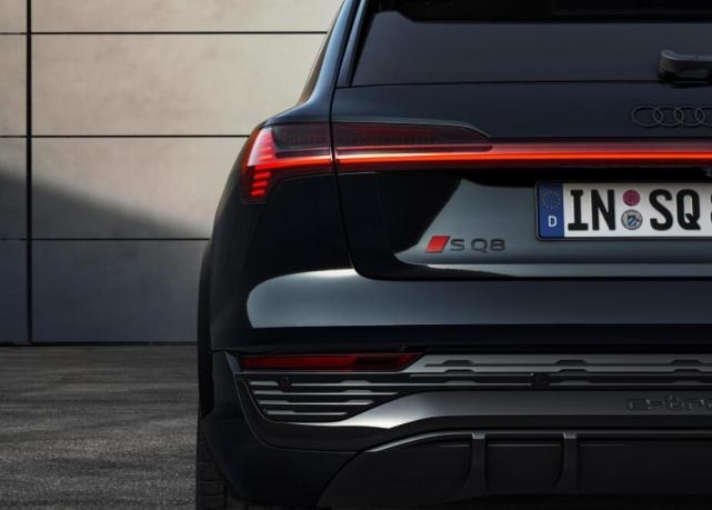 50万买它还是买理想？奥迪旗舰电动SUV Q8 e-tron家族官图