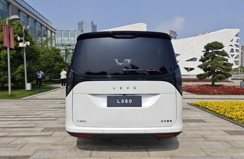 还看比亚迪腾势D9？吉利全新品牌MPV，车长超5.3m，8座