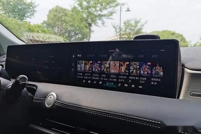 除了颜值，试驾哪吒U后还有哪些杀手锏？