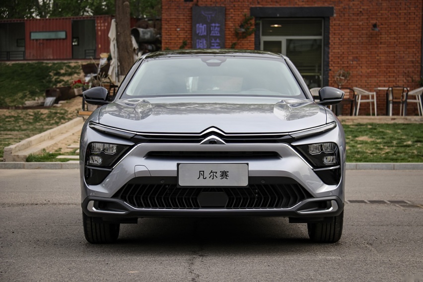 品质感价值感双升级 抢鲜体验东风雪铁龙2023款凡尔赛C5 X