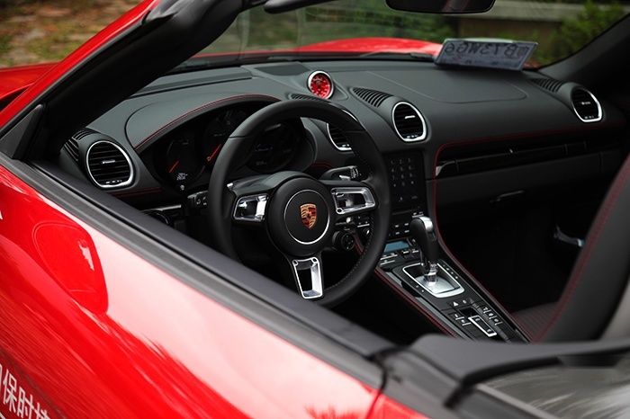 保时捷718 Boxster T首试：完美的操控，值了！