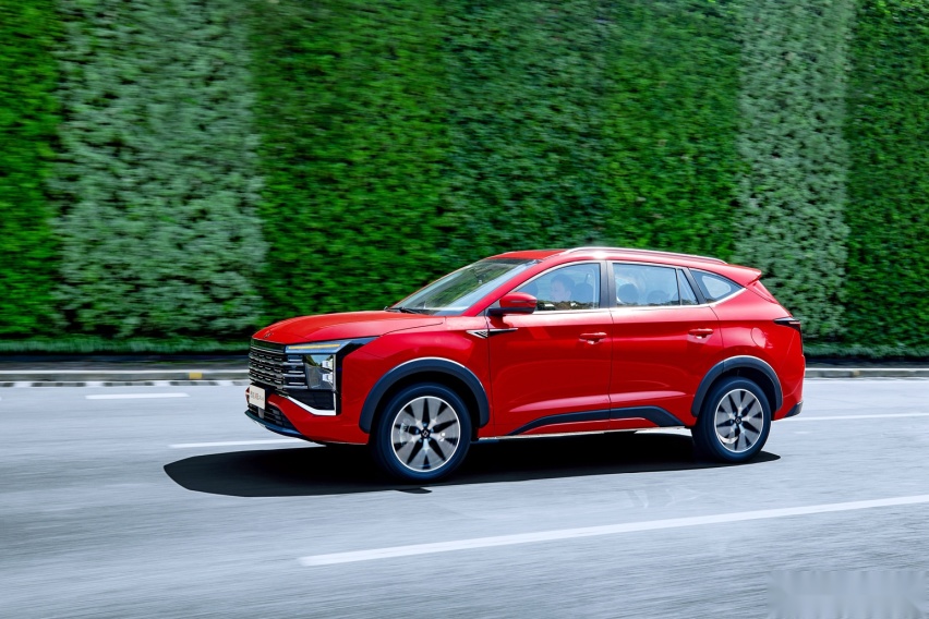 高性价比七座SUV 预算十二万元 思皓X8 PLUS还是吉利豪越？