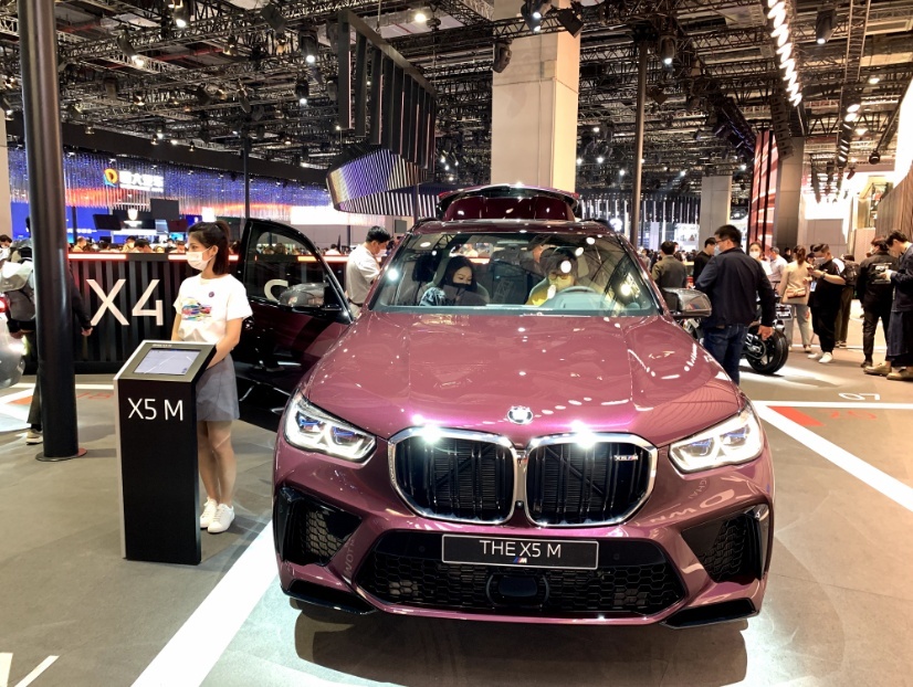 高性能SUV宝马X5 M，搭载8缸发动机，还有什么魅力